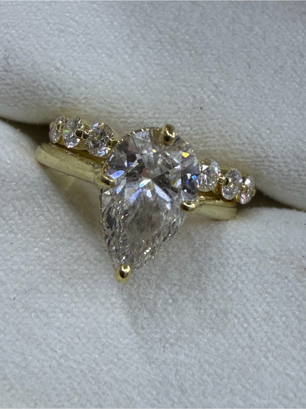 Simon G Hidden Halo engagement and wedding band size 6.5
